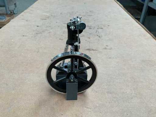 Premier moteur diesel miniature