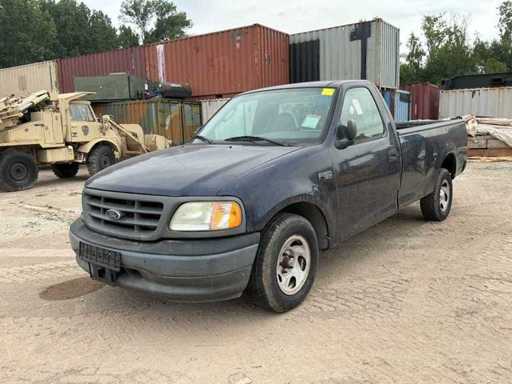 Ford Pickup F150 z 2003 roku – samochód osobowy