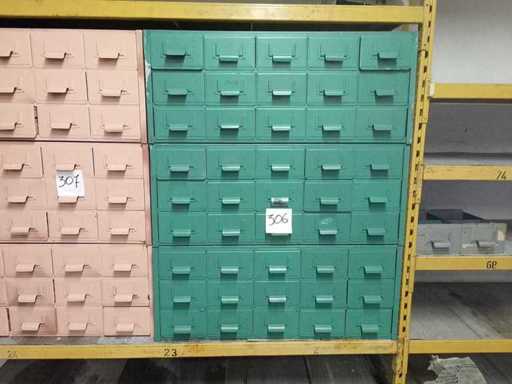 Metalen ladekast met drie sectoren en 45 lades