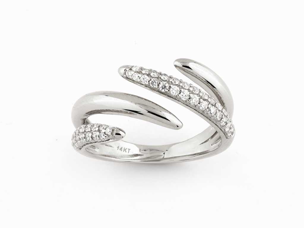 14 KT White gold Ring With Natural Diamond
