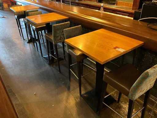 De Arend - 3 Bartafels en 6 barkrukken