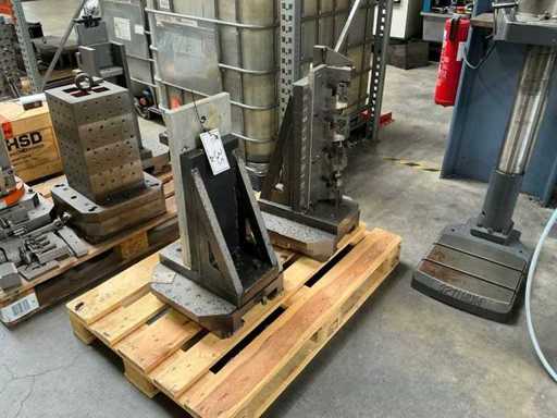 Assortment of tensioning towers (2x)