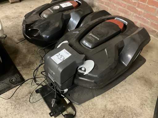 Husqvarna Auto Mound 320 Robot de tuns iarba