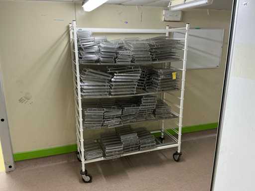 Structure mobile avec grilles de mise à jeun