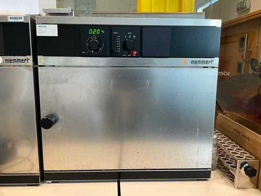 MEMMERT UM300 Ofen