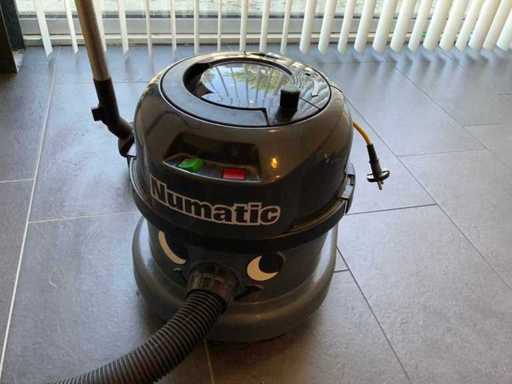 Aspirator industrial Numatic