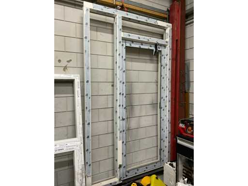 Cadre de porte en plastique Gealan avec puits de lumière et de façade