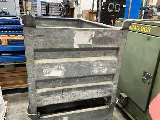 Metal stacking crate (2x)