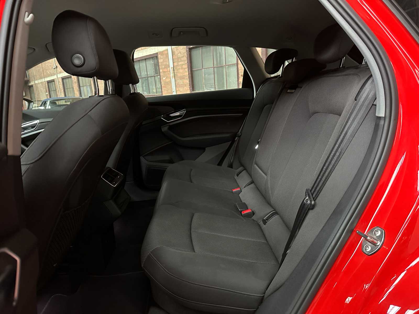 Audi e-tron 50 Quattro Edition 71 kWh 313pk 2020 (Origineel-NL), J-388-LL