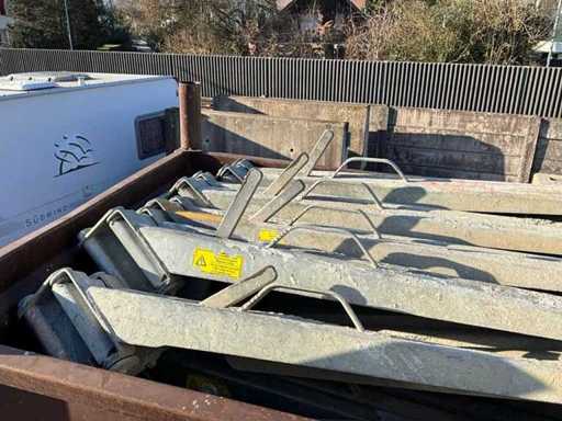 Barele cu 3 suporturi pentru picioare