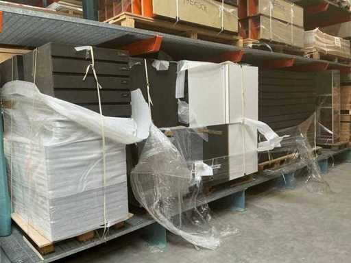 Un lot de diverse comode