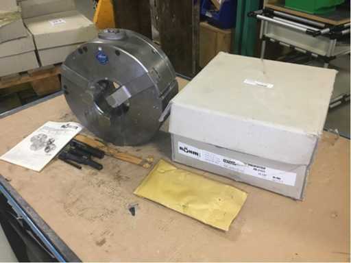 Three-jaw chuck