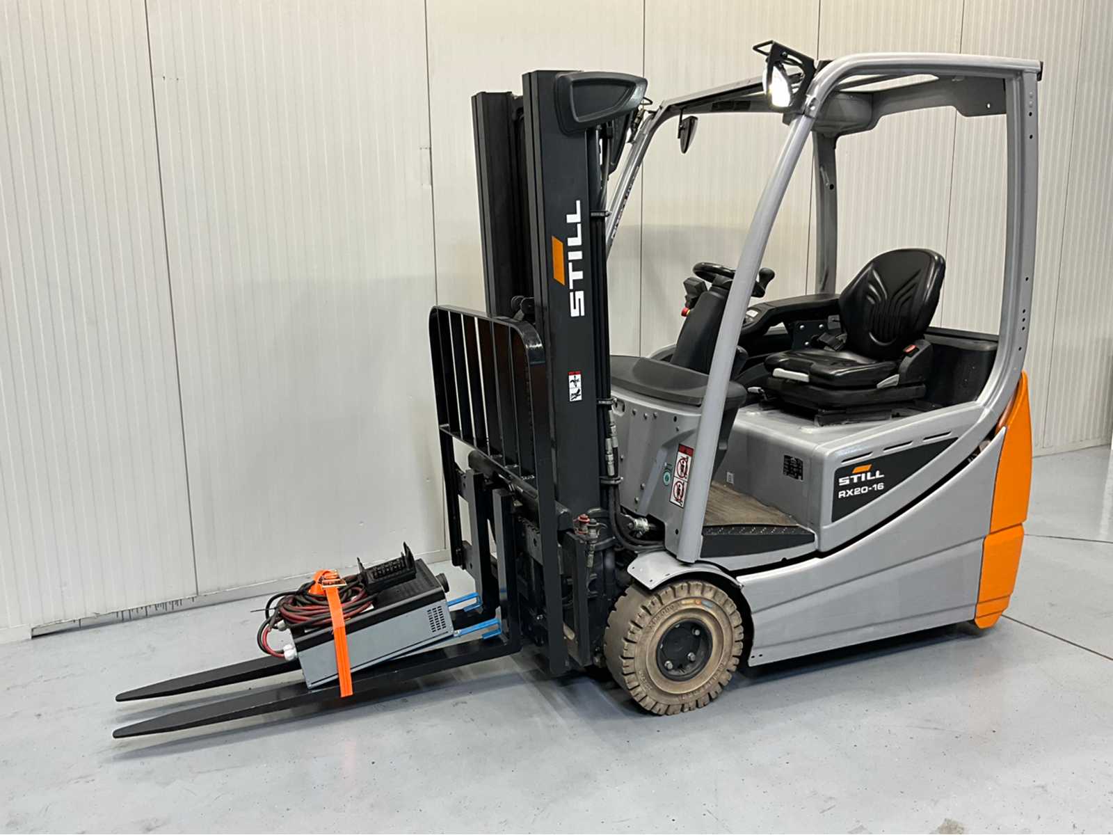 Still RX20-16 – Forklift 2020 Triplex – Sideshift – Freelift – 6532 hours – battery 2023 – battery charger