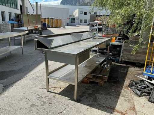 Cateringapparatuur/roestvrijstalen tafel met gootsteen