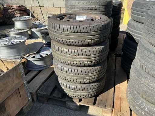 Pneumatici su cerchi in acciaio (4x)