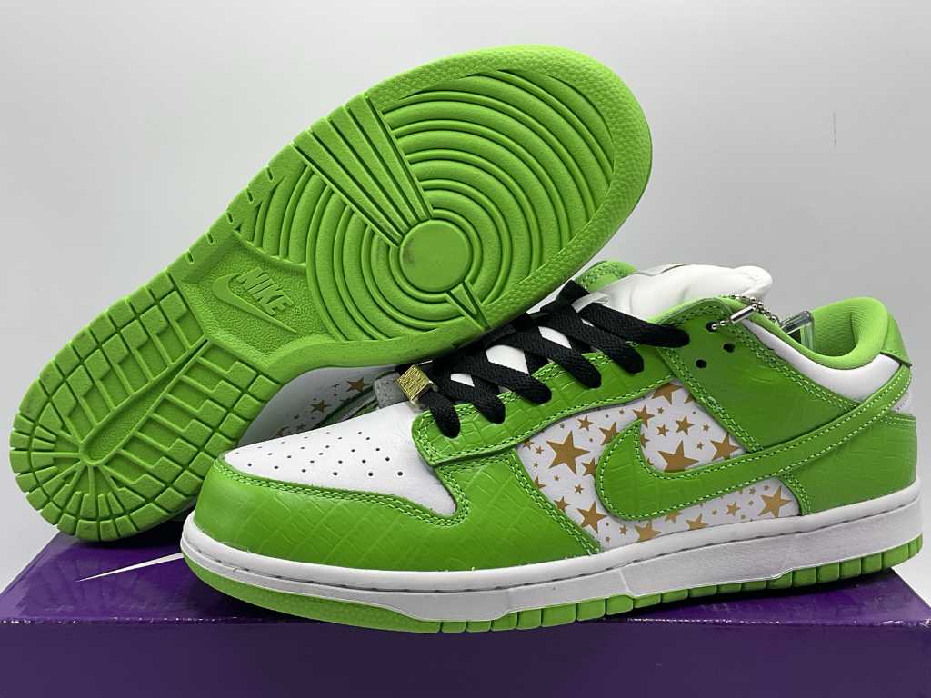Nike SB Dunk Low Supreme Stars Mean Green (2021) Sneakers 42