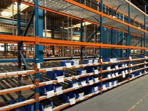Pallet rack with roller compartments without contents (1 times the field size)