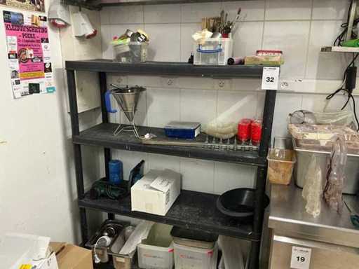 Kunstof rek met inhoud