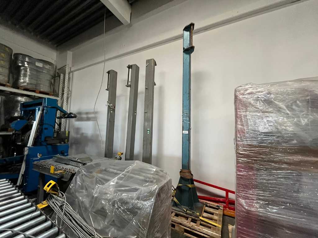 Cranes with swivel arm for chain hoists (4x)