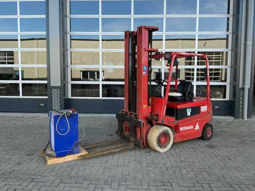 1999 Nissan Q02L25CU Forklift