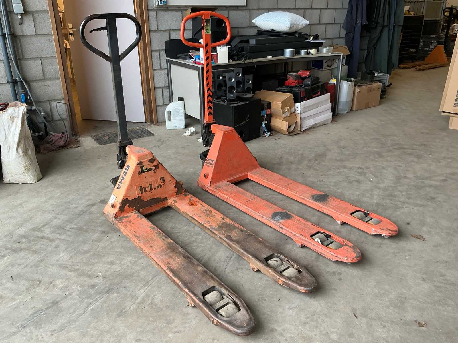 REMA Hand hydraulic pallet truck (2x)