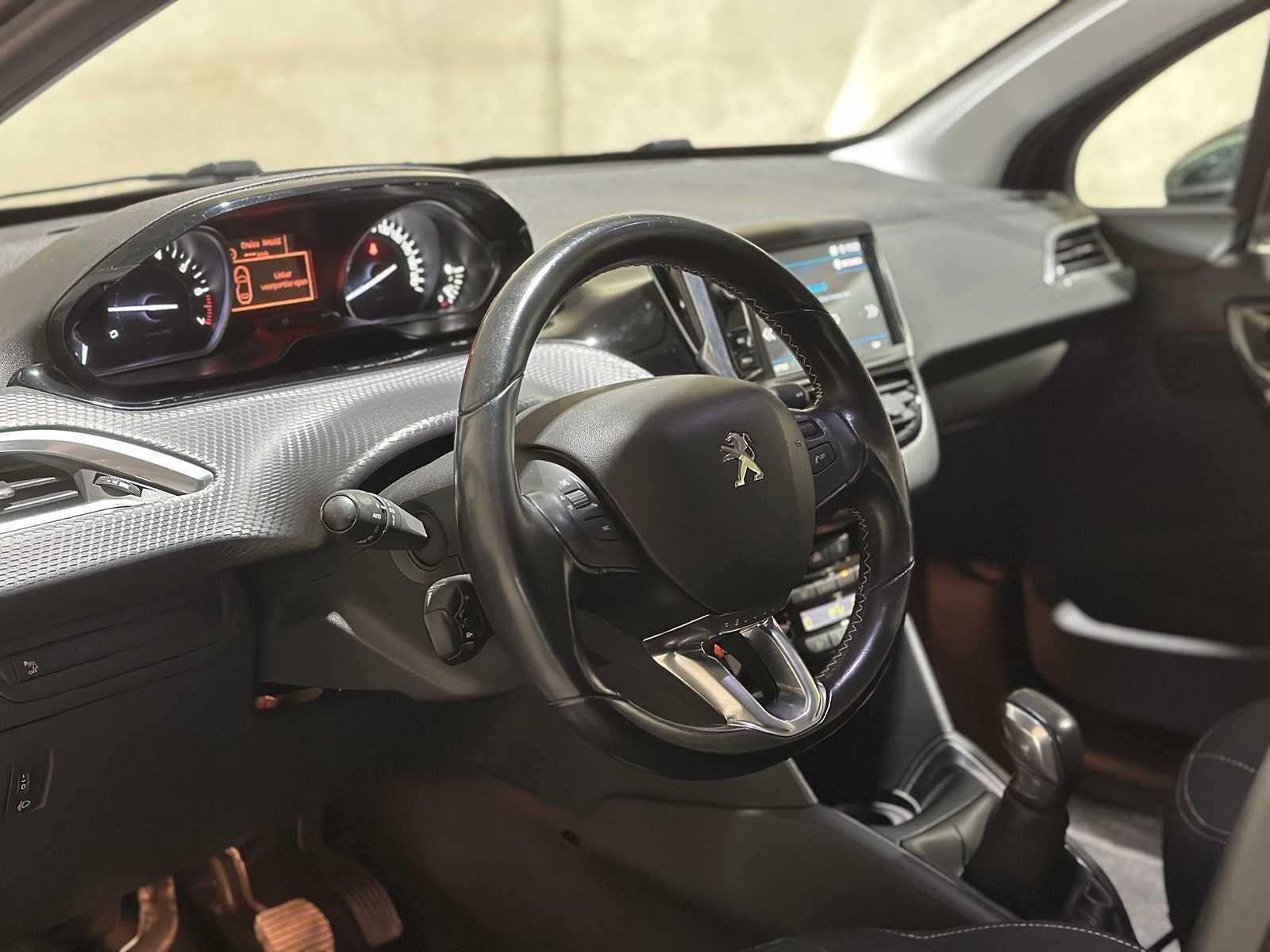 Peugeot 208 1.2 PureTech Blue Lease Executive 82hp 2018, TB-383-S