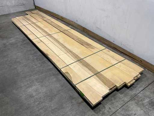 Dużo desek z drewna Celtis – 430-490x15,5x3 cm