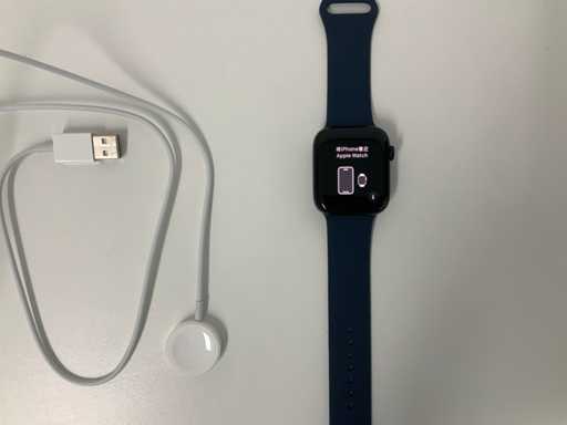 Apple Watch SE (2022) 44mm GPS Midnight Aluminium z paskiem na nadgarstek w kolorze ciemnoniebieskim