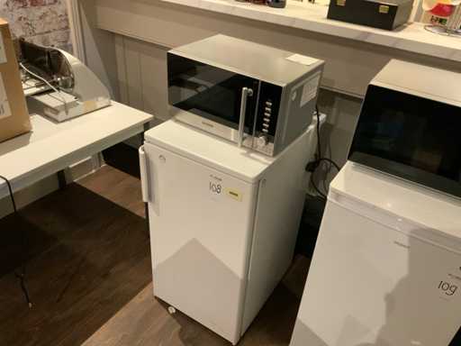 Frigorifero e 1 microonde combinato