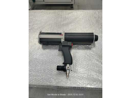 Pneumatic silicone gun