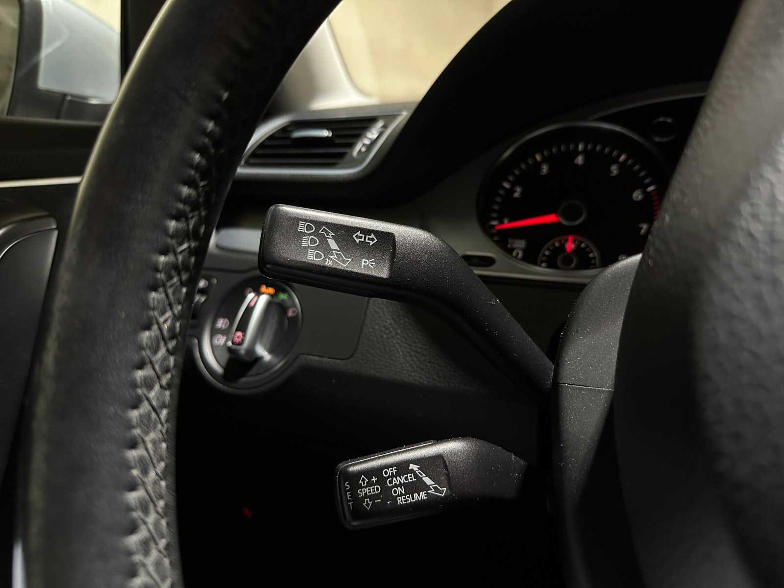 Volkswagen Passat Variant 1.8 TSI Highline 160pk 2011 (Origineel-NL), 71-RPV-9