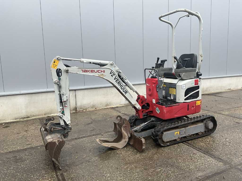 2018 Takeuchi TB210R Mini Excavator