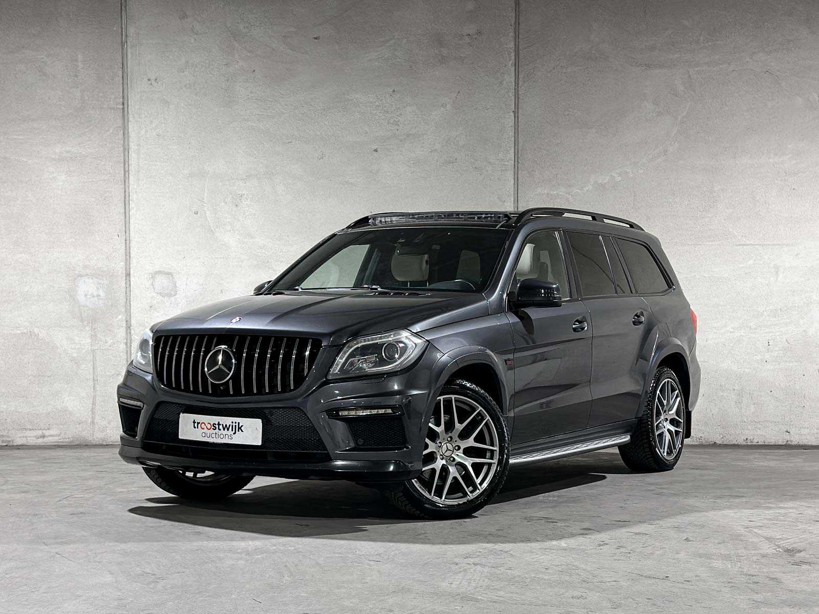 Luxury, sports and classic cars te Tiel