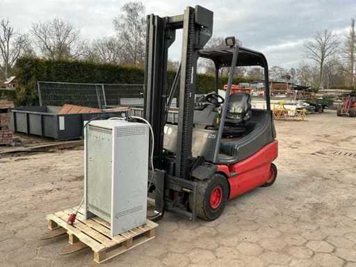 2001 Linde E25 Forklift