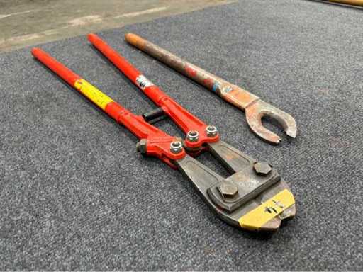Bolt cutters & hydrant wrenches – 2-piece tool set (used)