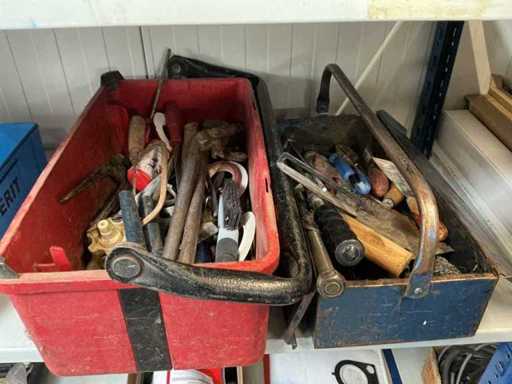 Charge verschiedener Handwerkzeuge