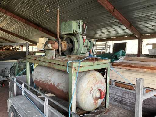 Luchtcompressor met stationaire samofa dieselmotor.