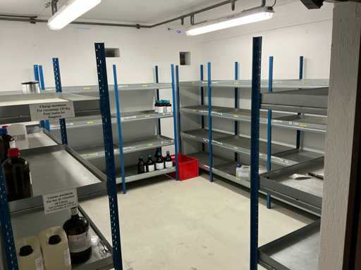 Inhaltsloses Lagergestell