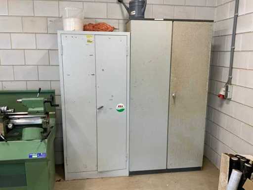 Workshop cabinet including various contents