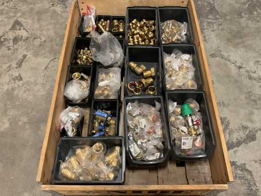 Partia g?ównie kszta?tek mosi??nych