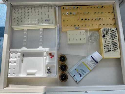 Partij tandheelkundige implantaatonderdelen en toebehoren