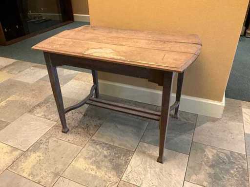 Restaurant table