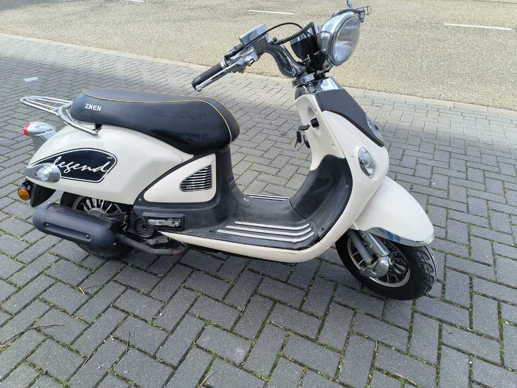 Iva Znen - Legend - Snorscooter - Iva Znen Legend 50cc moped