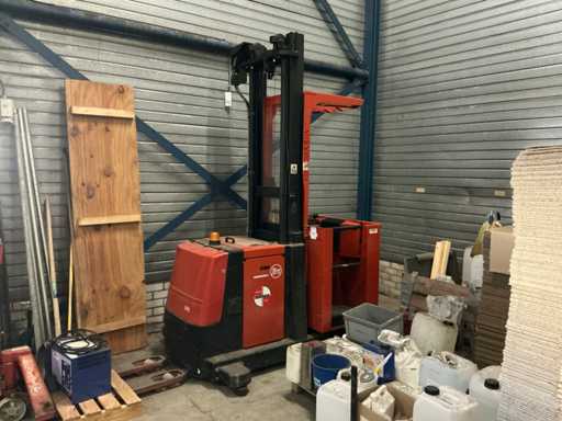 2000 BT OM Electric order picker