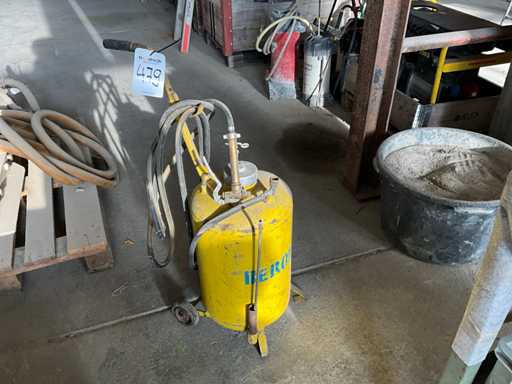 Strzykawka olejowa do szalunków