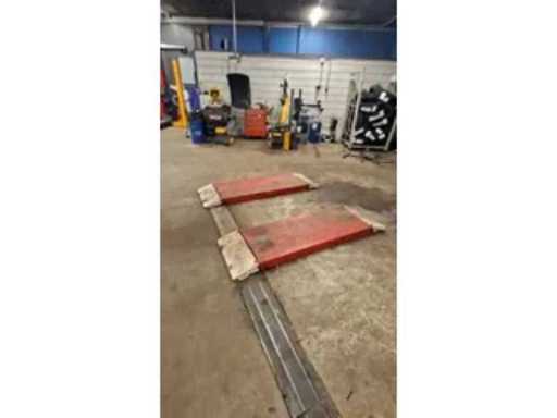 4cade95b-0efc-436f-a707-9cb95507b78e.mp4