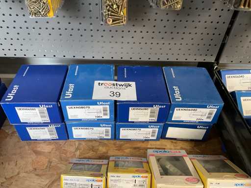 8 Schachteln mit Flash-Nägeln