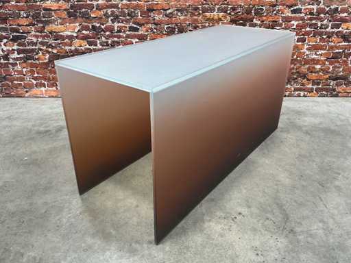 Glass presentation table