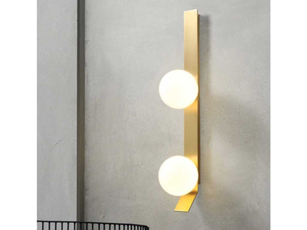 Gouden wandlamp met twee glazen bollen 