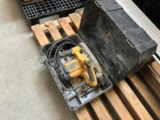 Piła wgłębiana DeWalt DWS520